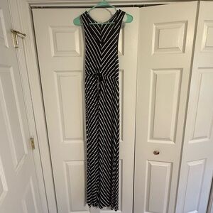 Black/White Maxi Dress—super comfy and stretchy material. Faux synched waist.